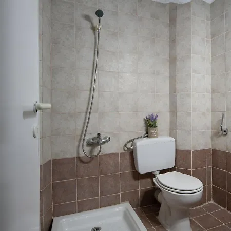 House Toula Elegant 사르티